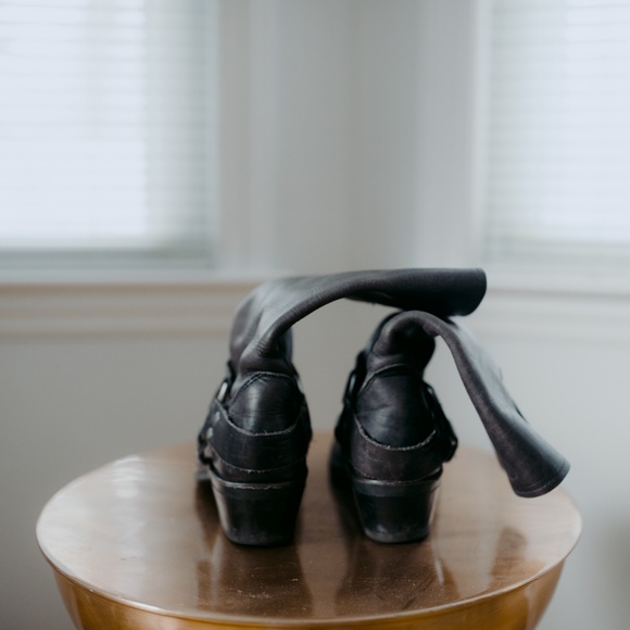 FRYE Harness 12R in Smoke - Picture 6 of 7